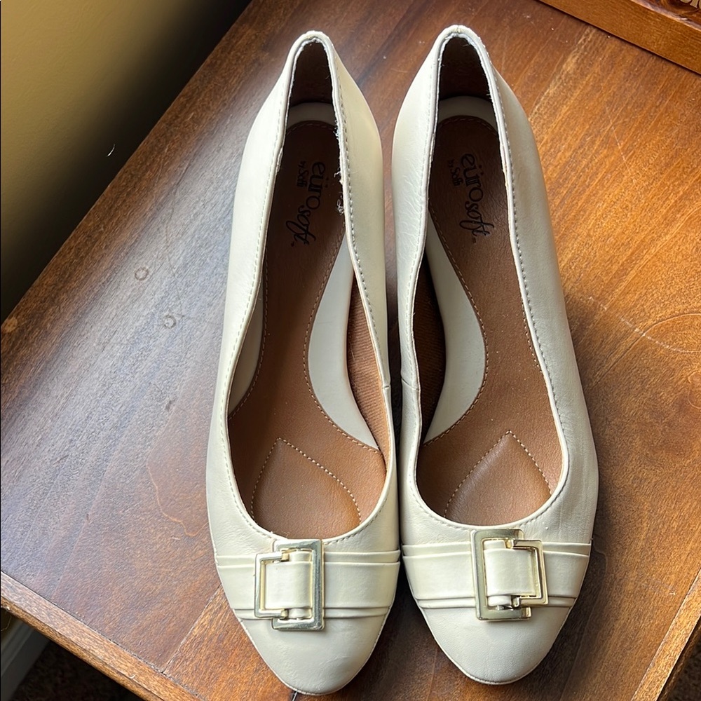 Cream Heels with Decorative Buckle and Rounded Toe